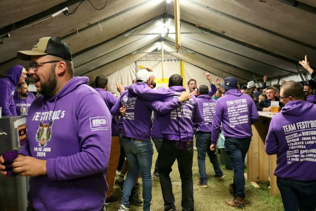 Bénévoles du festival pop-rock Festi'Buz dans les Ardennes à Buzancy