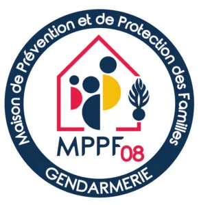 Maison de protection des familles de la gendarmerie qui participe à l'Aymon Trail 2025 à Bogny-sur-Meuse dans les Ardennes le 22 février 2025