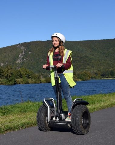 Gyropode sur la Voie verte Trans-Ardennes à Haybes