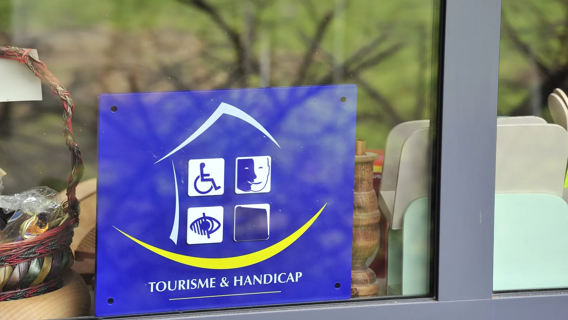 logo Tourisme et Handicap - crédit B Gouhoury
